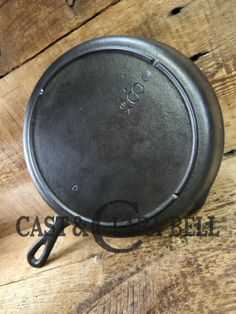 Beautiful!! 1930’s Lodge #8 Cast Iron Skillet with 3 Notch Heat Ring. Raised Blob makers mark