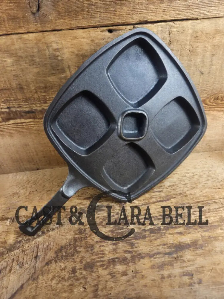 Beautiful 1940βs later series Wagner Square βBenedictβ skillet. Perfect for cooking multiple sandwiches at once. A