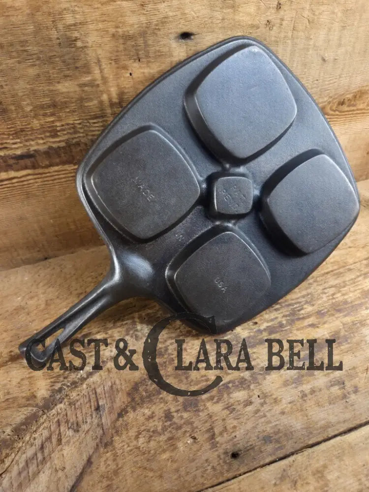 Beautiful 1940βs later series Wagner Square βBenedictβ skillet. Perfect for cooking multiple sandwiches at once. A