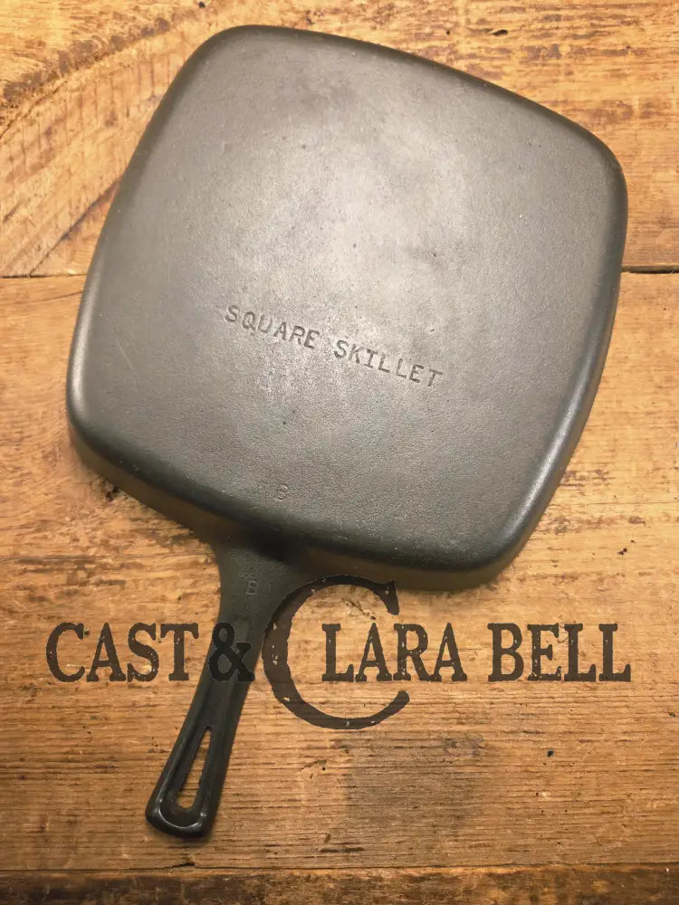 Beautiful 1940βs later series Wagner Square Skillet B Fully Restored and Ready to Go. Perfect for breakfasts frying and