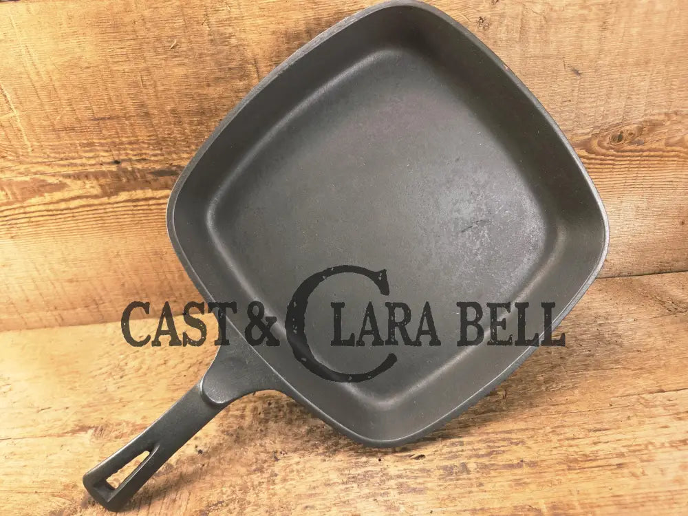 Beautiful 1940’s later series Wagner Square Skillet B Fully Restored and Ready to Go. Perfect for breakfasts frying and