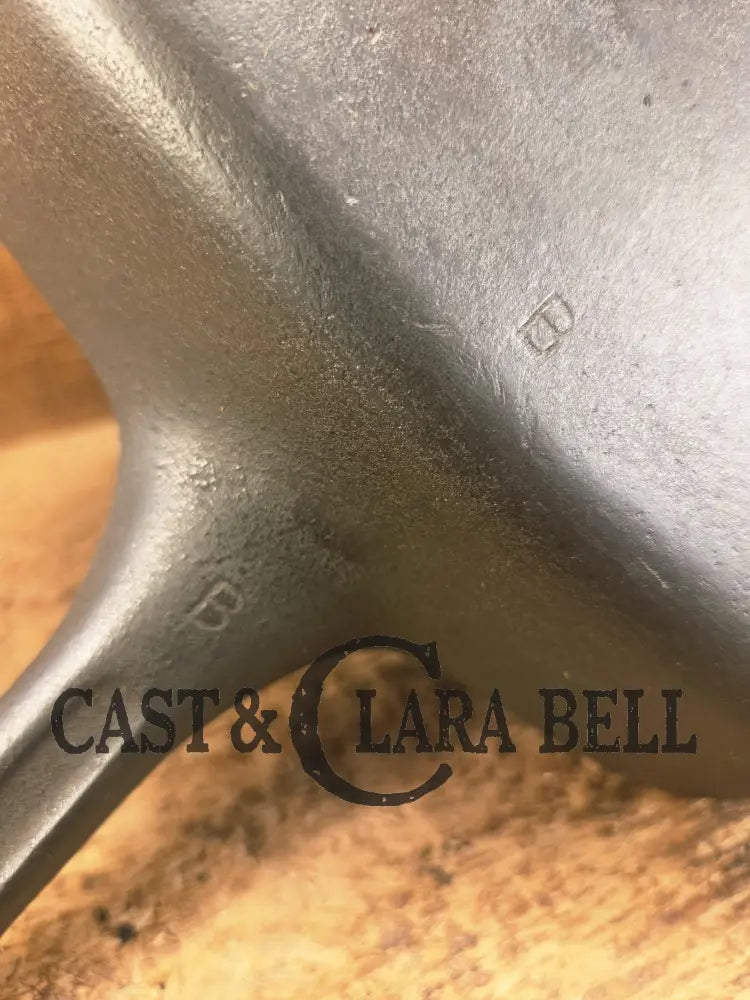 Beautiful 1940’s later series Wagner Square Skillet B Fully Restored and Ready to Go. Perfect for breakfasts frying and