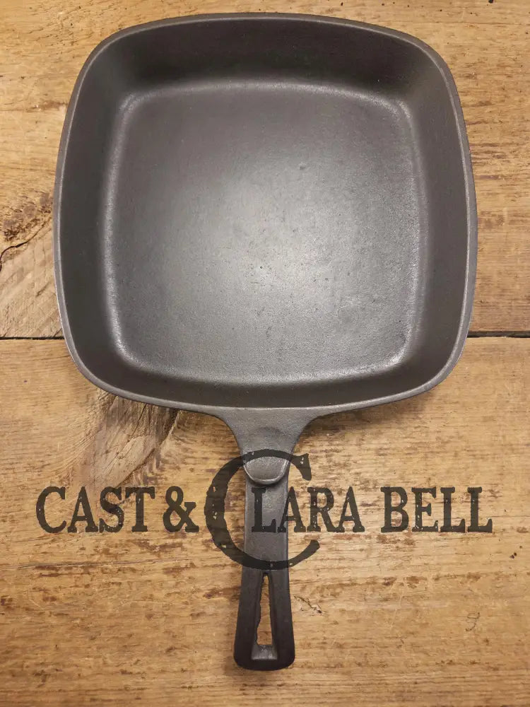Beautiful 1940βs later series Wagner Square Skillet Fully Restored and Ready to Go. Perfect for breakfasts frying and