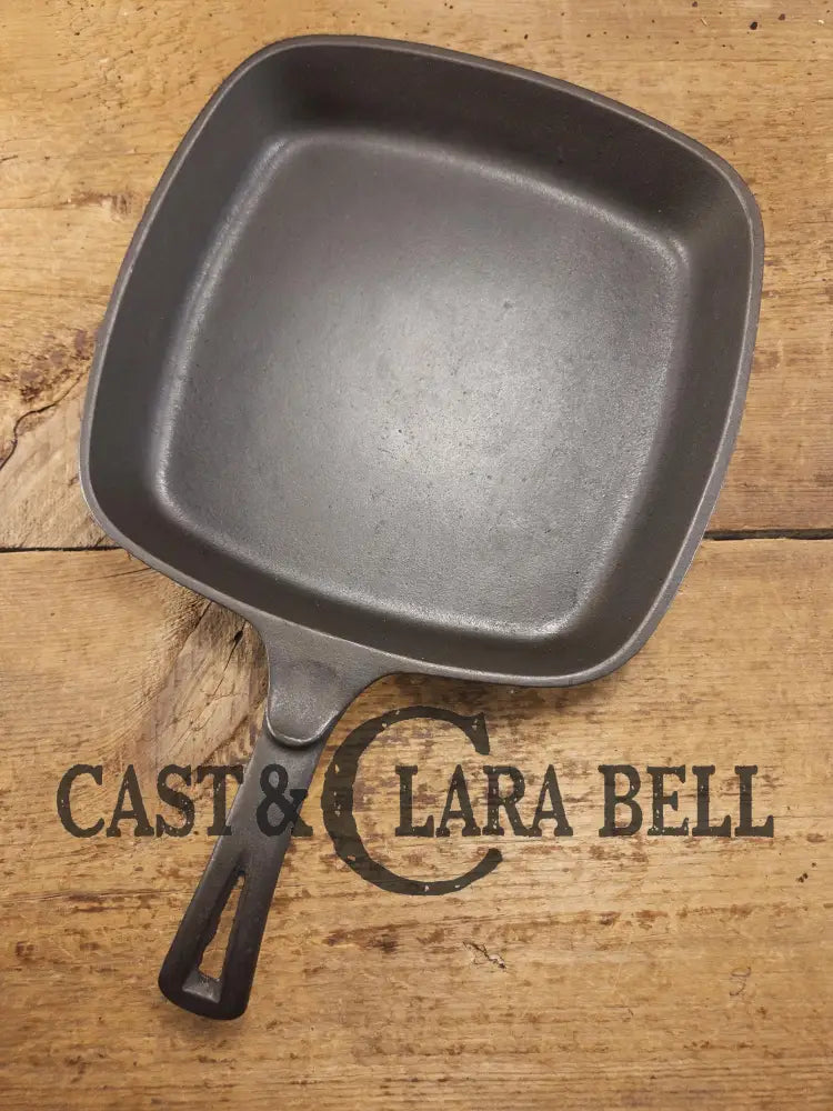 Beautiful 1940βs later series Wagner Square Skillet Fully Restored and Ready to Go. Perfect for breakfasts frying and