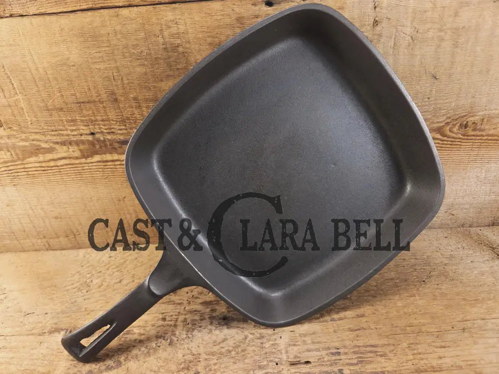 Beautiful 1940’s later series Wagner Square Skillet Fully Restored and Ready to Go. Perfect for breakfasts frying and