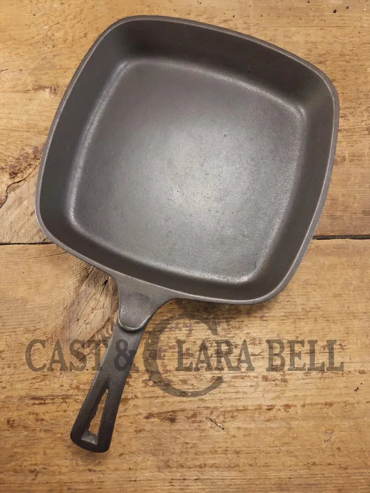 Beautiful 1940βs later series Wagner Square Skillet Fully Restored and Ready to Go. Perfect for breakfasts frying and
