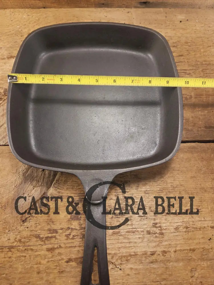 Beautiful 1940βs later series Wagner Square Skillet Fully Restored and Ready to Go. Perfect for breakfasts frying and
