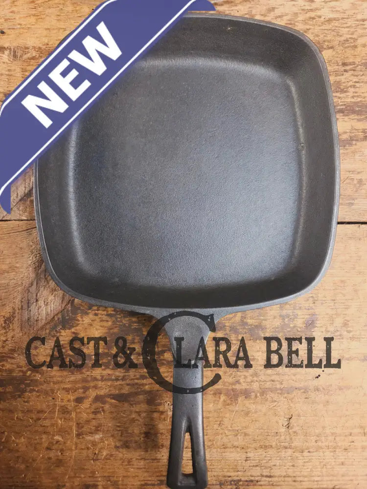 Beautiful 1940’s later series Wagner Square Skillet with Wagner Glass square lid. Perfect for breakfasts frying and