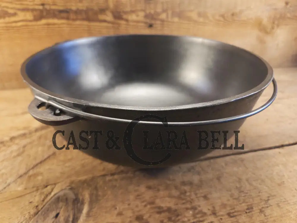 Beautiful #3 1910βs era Wagner Sidney #3 Scotch Bowl (aka candy kettle). Hard to find GORGEOUS collectorβs piece. Dutch