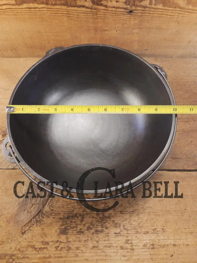 Beautiful #3 1910βs era Wagner Sidney #3 Scotch Bowl (aka candy kettle). Hard to find GORGEOUS collectorβs piece. Dutch