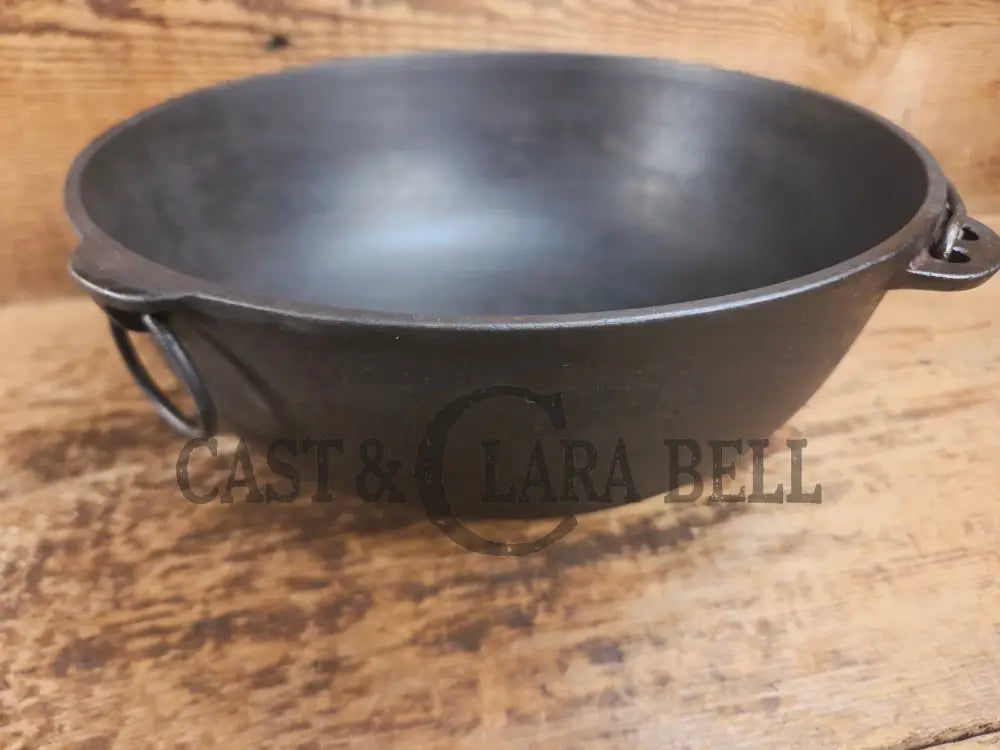 Beautiful #3 1910’s era Wagner Sidney #3 Scotch Bowl (aka candy kettle). Hard to find GORGEOUS collector’s piece Dutch