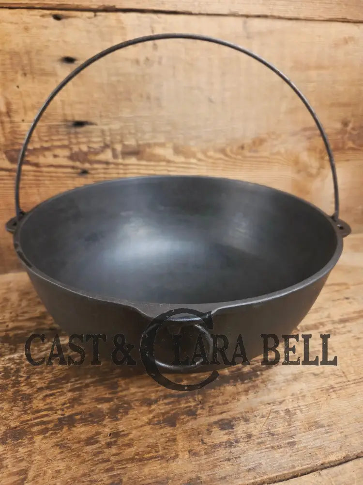 Beautiful #3 1910’s era Wagner Sidney #3 Scotch Bowl (aka candy kettle). Hard to find GORGEOUS collector’s piece Dutch