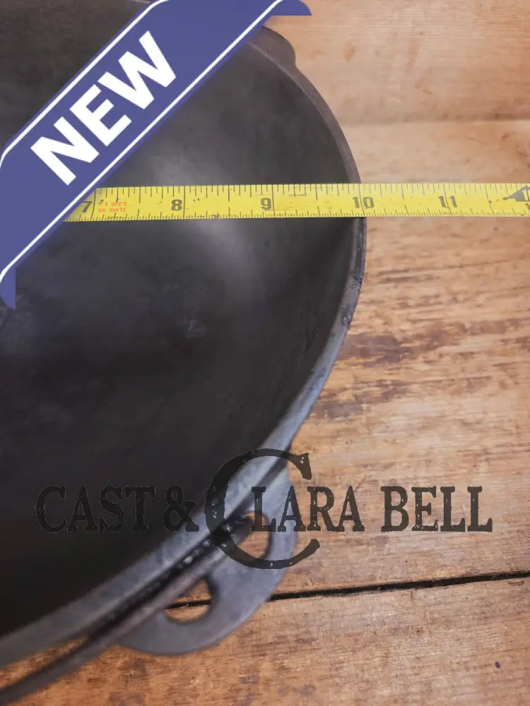 Beautiful #3 1910’s era Wagner Sidney #3 Scotch Bowl (aka candy kettle). Hard to find GORGEOUS collector’s piece Dutch