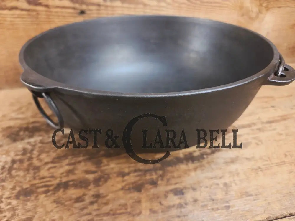 Beautiful #3 1910’s era Wagner Sidney #3 Scotch Bowl (aka candy kettle). Hard to find GORGEOUS collector’s piece Dutch