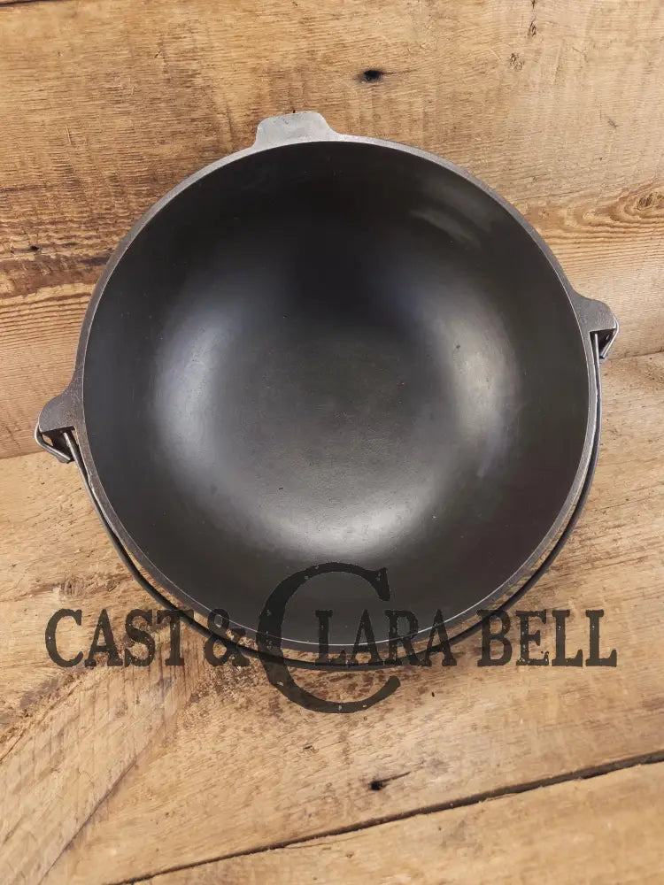 Beautiful #3 1930βs Large Block Logo Griswold (#781) Scotch Bowl (aka candy kettle). Hard to find GORGEOUS collectorβs