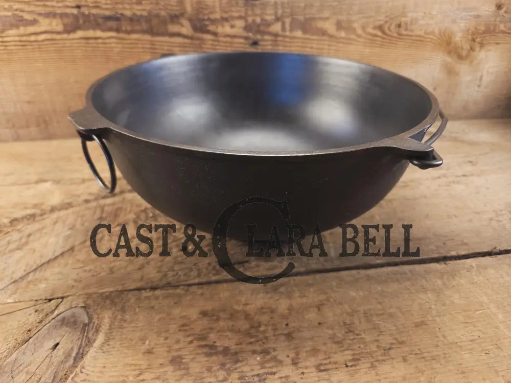 Beautiful #3 1930βs Large Block Logo Griswold (#781) Scotch Bowl (aka candy kettle). Hard to find GORGEOUS collectorβs