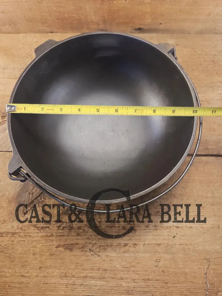 Beautiful #3 1930βs Large Block Logo Griswold (#781) Scotch Bowl (aka candy kettle). Hard to find GORGEOUS collectorβs