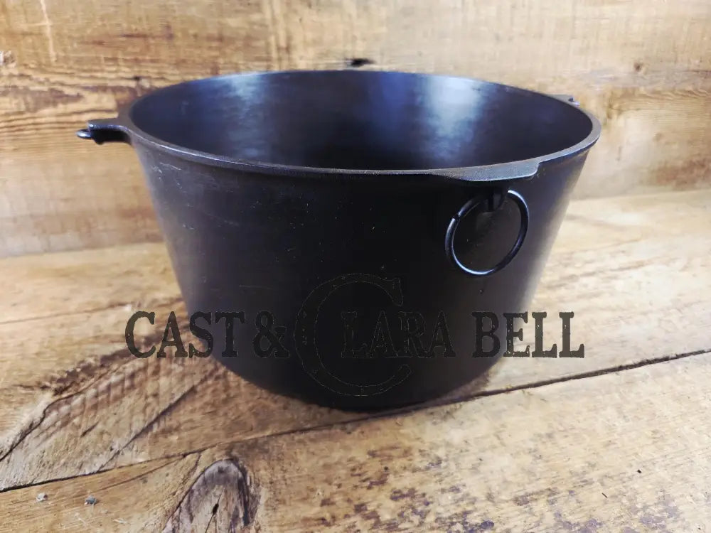 Beautiful and tough to find #8 1930โs Block Logo Griswold (#938) Maslin Kettle! Gorgeous collector and canner piece!