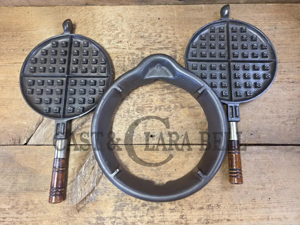 Beautiful! Early 1900โs Wagner #7 Cast Iron Waffle Iron with low base. Patโd 1910. Fully restored and ready to use!
