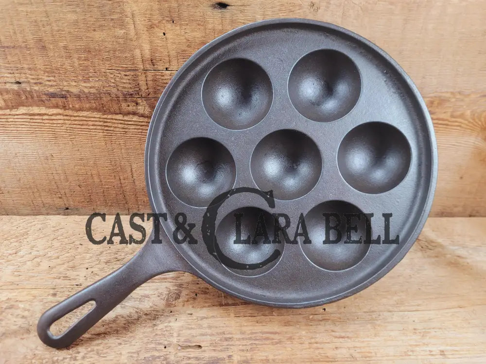 Beautiful early Griswold No. 32 Cast Iron Aebleskiver 962. Awesome poached eggs! Skillet
