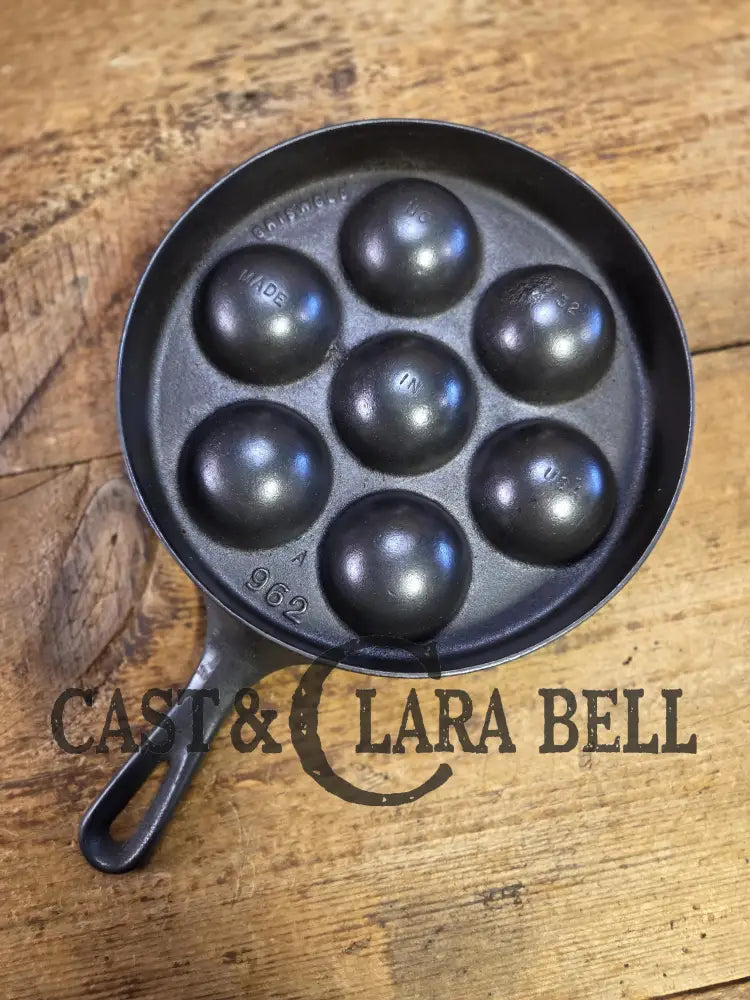 Beautiful early Griswold No. 32 Cast Iron Aebleskiver 962. Awesome poached eggs! Skillet