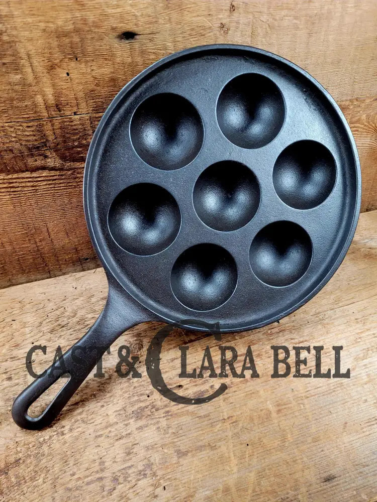 Beautiful early Griswold No. 32 Cast Iron Aebleskiver 962. Awesome poached eggs! Skillet