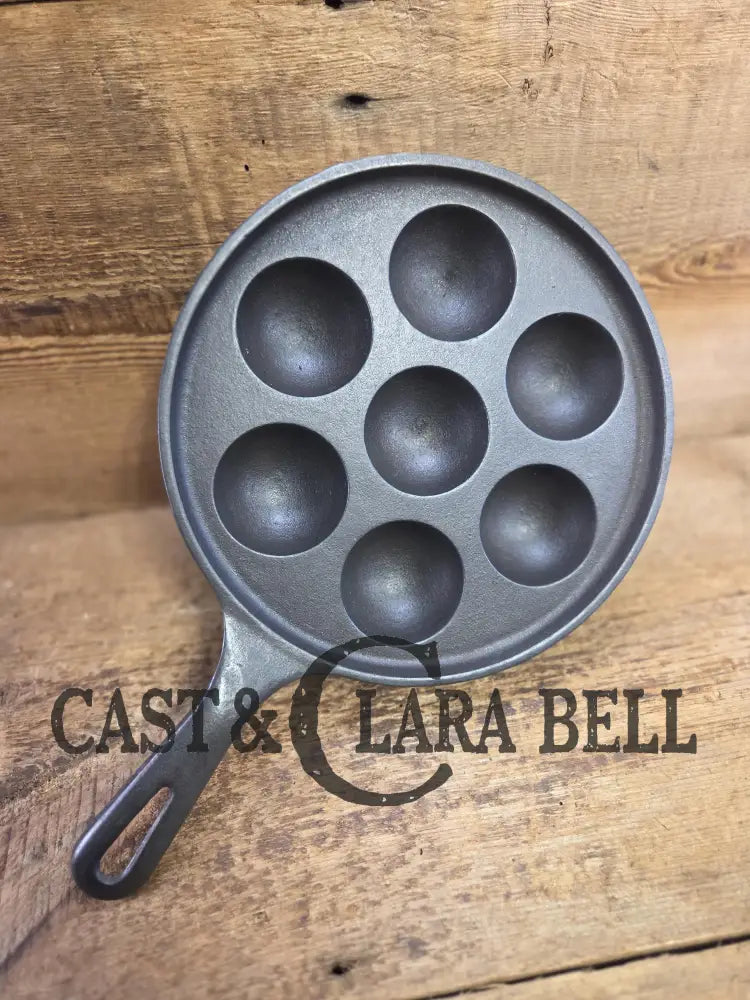 Beautiful early Griswold No. 32 Cast Iron Aebleskiver 962. Awesome poached eggs! Skillet
