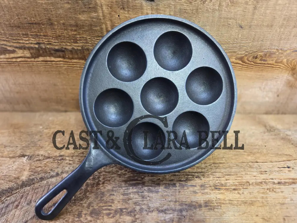 Beautiful early Griswold No. 32 Cast Iron Aebleskiver 962. Awesome poached eggs! Skillet