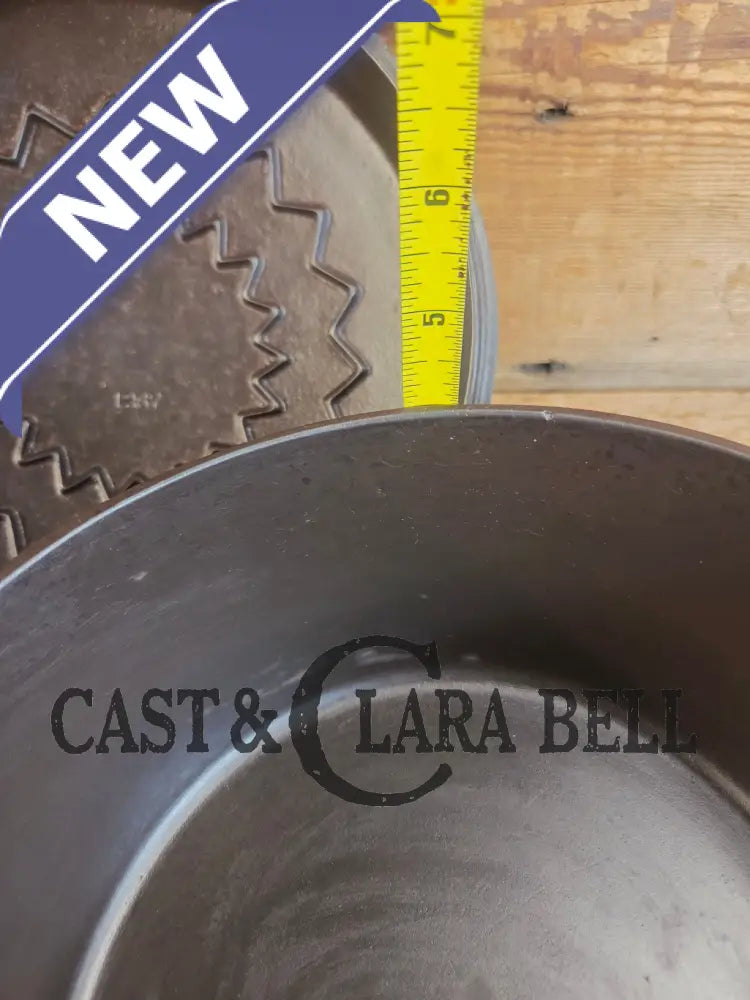 Beautiful elegant and tough to find! 1920’s Wagner Ware #7 Round Roaster with #1267 w/ fully marked Sawtooth Lid