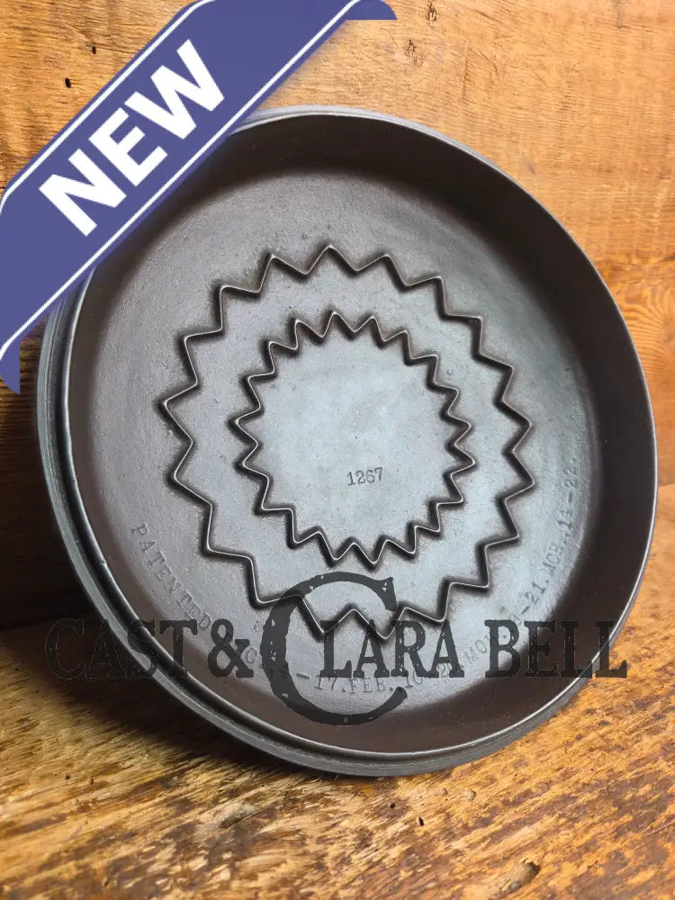 Beautiful elegant and tough to find! 1920’s Wagner Ware #7 Round Roaster with #1267 w/ fully marked Sawtooth Lid Dutch