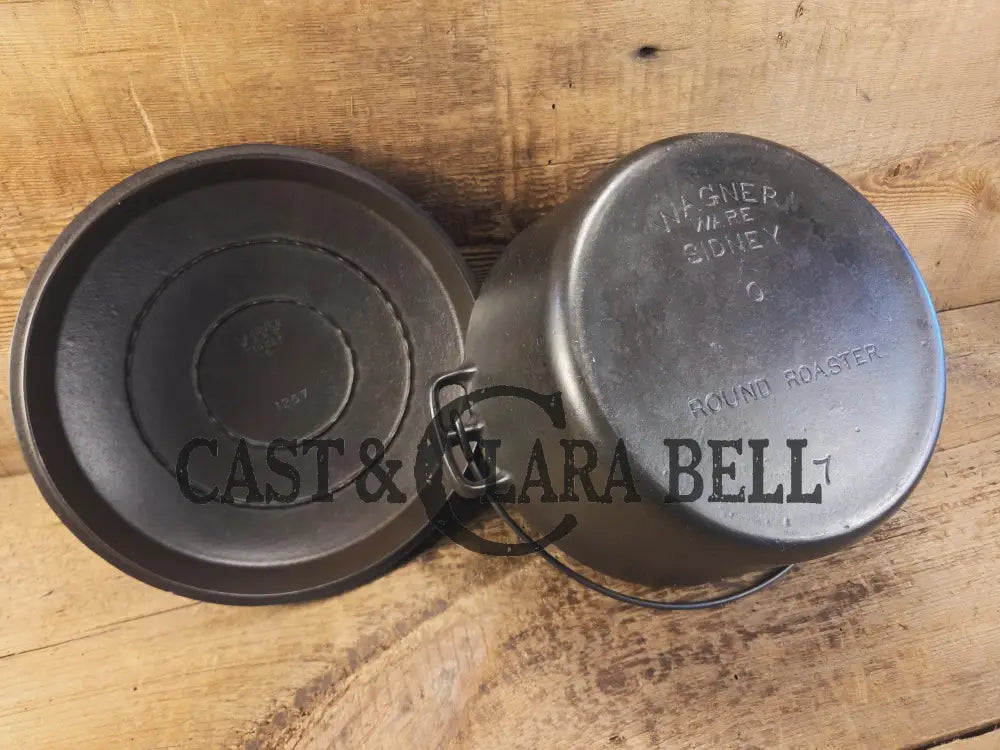 Beautiful elegant and tough to find! 1920’s Wagner Ware #7 Round Roaster with #1267 w/ Sawtooth Lid. Ring style Lid!