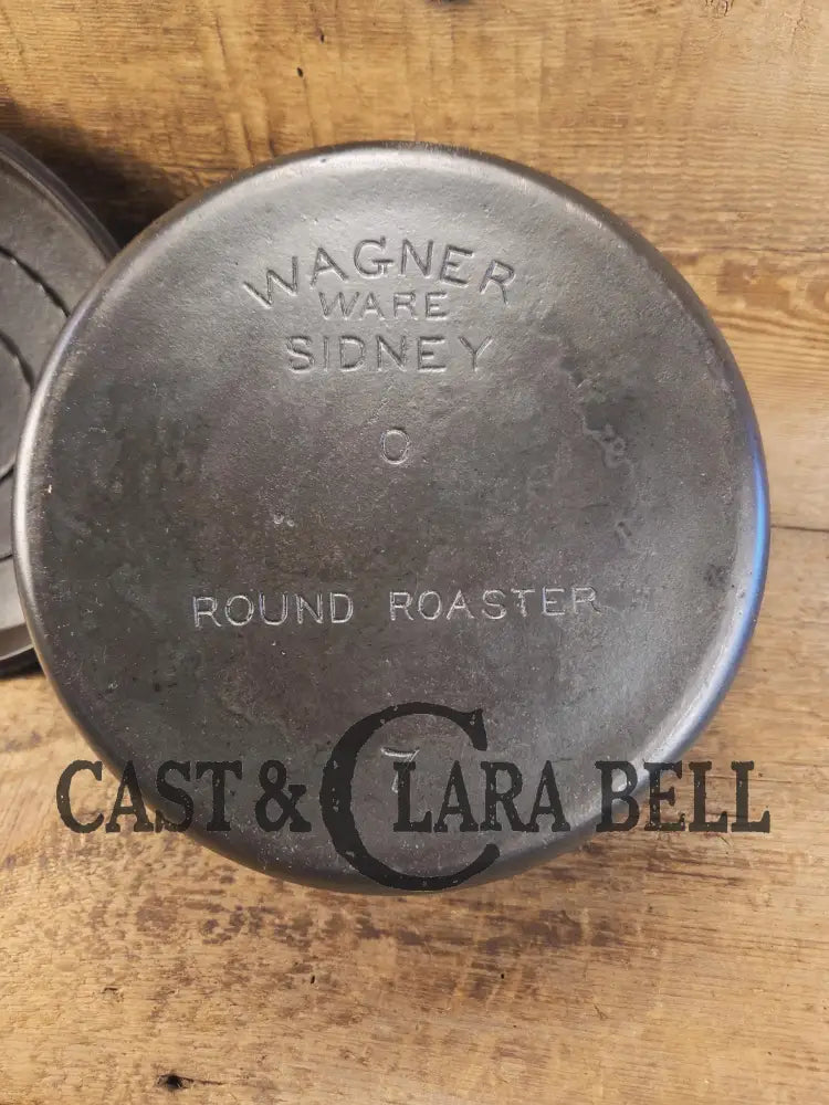 Beautiful elegant and tough to find! 1920’s Wagner Ware #7 Round Roaster with #1267 w/ Sawtooth Lid. Ring style Lid!