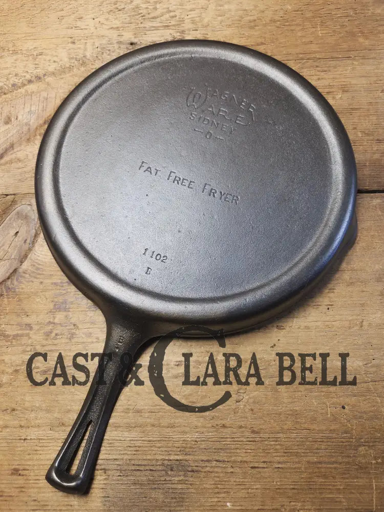 Beautiful gift! Square handled 1950βs Wagner Ware Fat Free Fryer skillet griddle w rim drain 1102. Perfect for pancakes