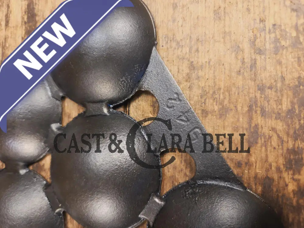 Beautiful Griswold 1910’s No. 3 Gem Pan 11 cup p/n 942 Variation #2 (Rarity 4 out of 10) Bakeware