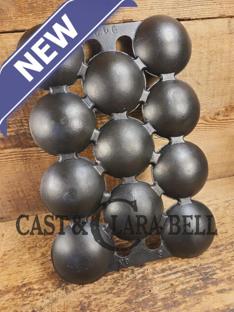 Beautiful Griswold 1910’s No. 3 Gem Pan 11 cup p/n 942 Variation #2 (Rarity 4 out of 10) Bakeware