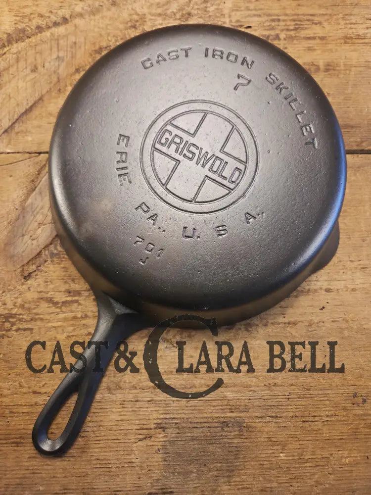 Beautiful! Griswold #7 Skillet with Large Block Logo and Smooth Bottom 701 J. Almost perfect! Skillet