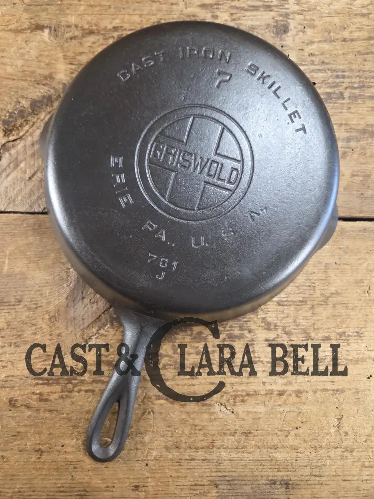 Beautiful! Griswold #7 Skillet with Large Block Logo and Smooth Bottom 701 J. Almost perfect! Skillet