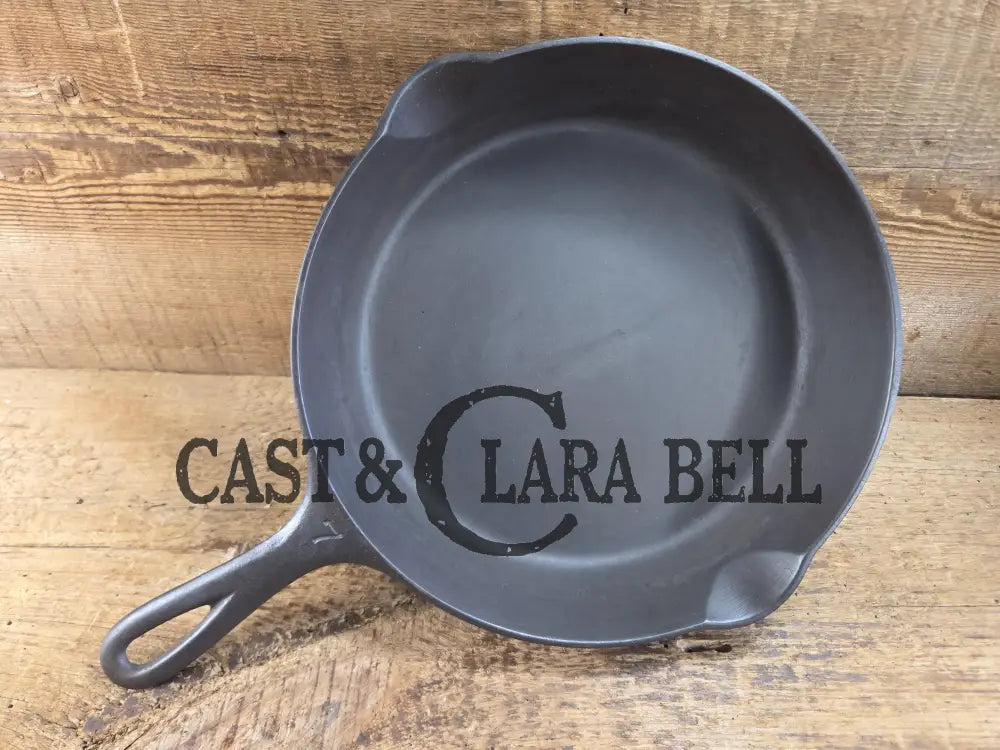 Beautiful! Griswold #7 Skillet with Large Block Logo and Smooth Bottom 701 J. Almost perfect! Skillet
