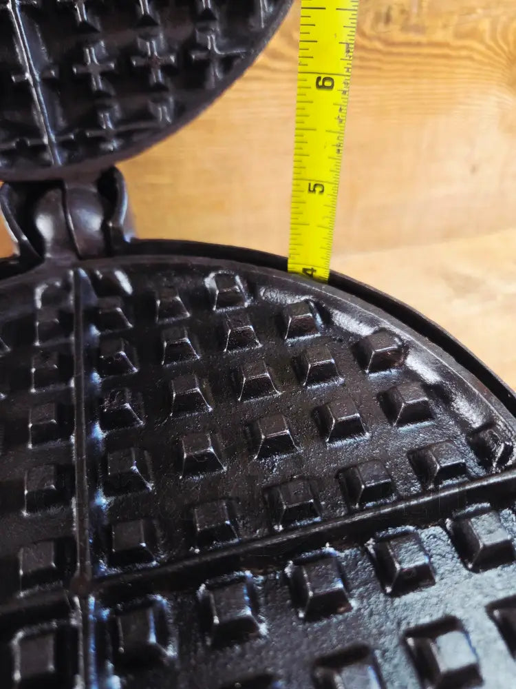 Beautiful Illinois made 1920βs Stover No. 8 Waffle Iron w/ HTF Tall Base! Original wood handles Waffle Iron
