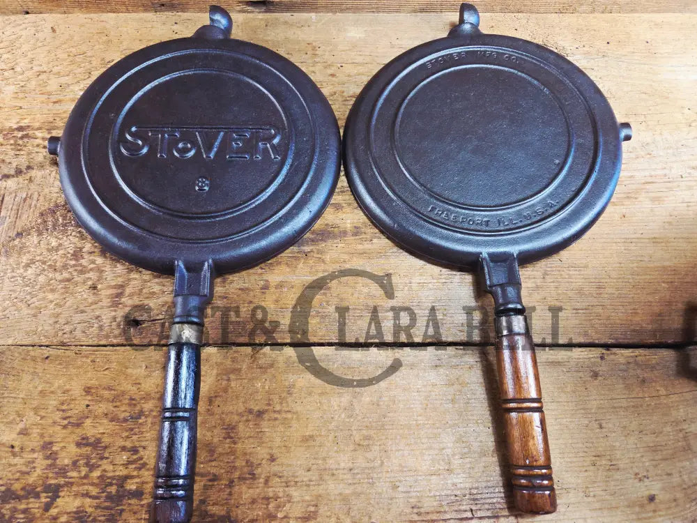 Beautiful Illinois made 1920βs Stover No. 8 Waffle Iron w/ HTF Tall Base! Original wood handles Waffle Iron