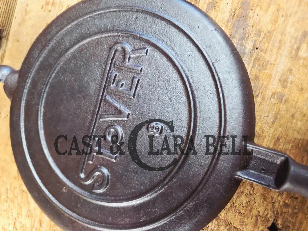 Beautiful Illinois made 1920’s Stover No. 8 Waffle Iron w/ HTF Tall Base! Original wood handles Waffle Iron