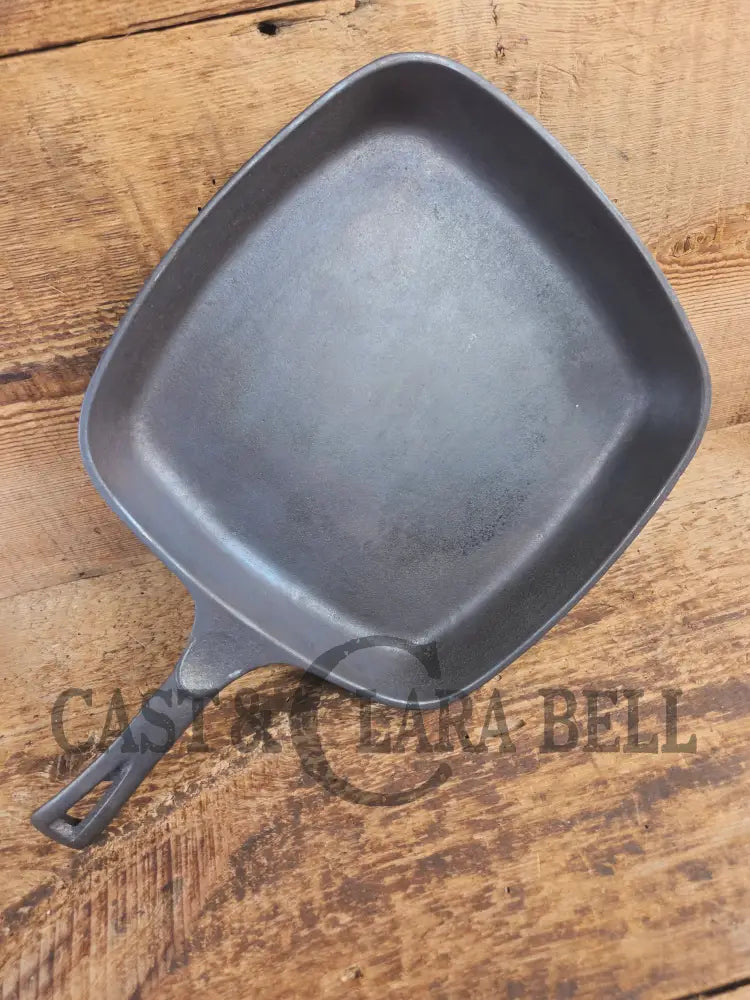Beautiful later series Wagner Square Skillet Fully Restored and Ready to Go. Perfect for breakfasts frying and