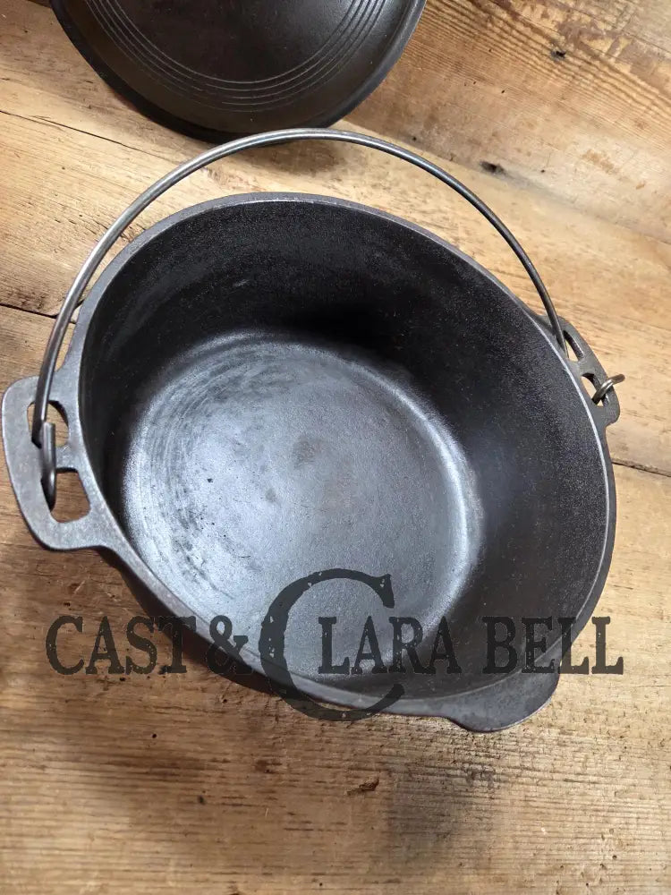 Beautiful mid-Century fully restored WagnerWare #8 Dutch Oven Sawtooth drip style lid 1268. Perfect for soups breads or