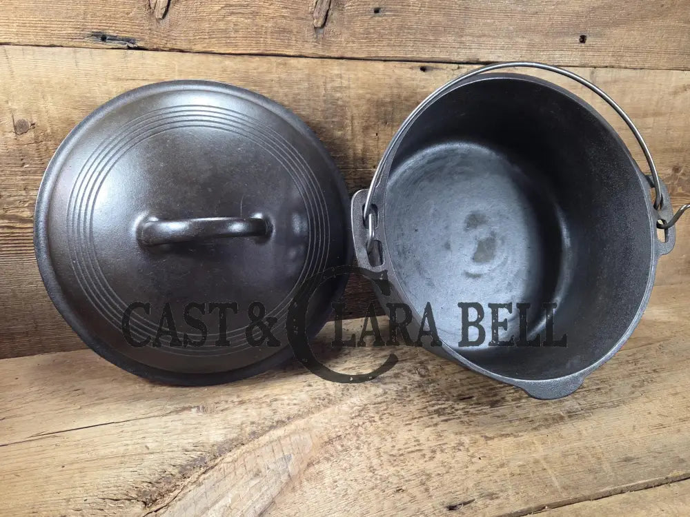 Beautiful mid-Century fully restored WagnerWare #8 Dutch Oven Sawtooth drip style lid 1268. Perfect for soups breads or