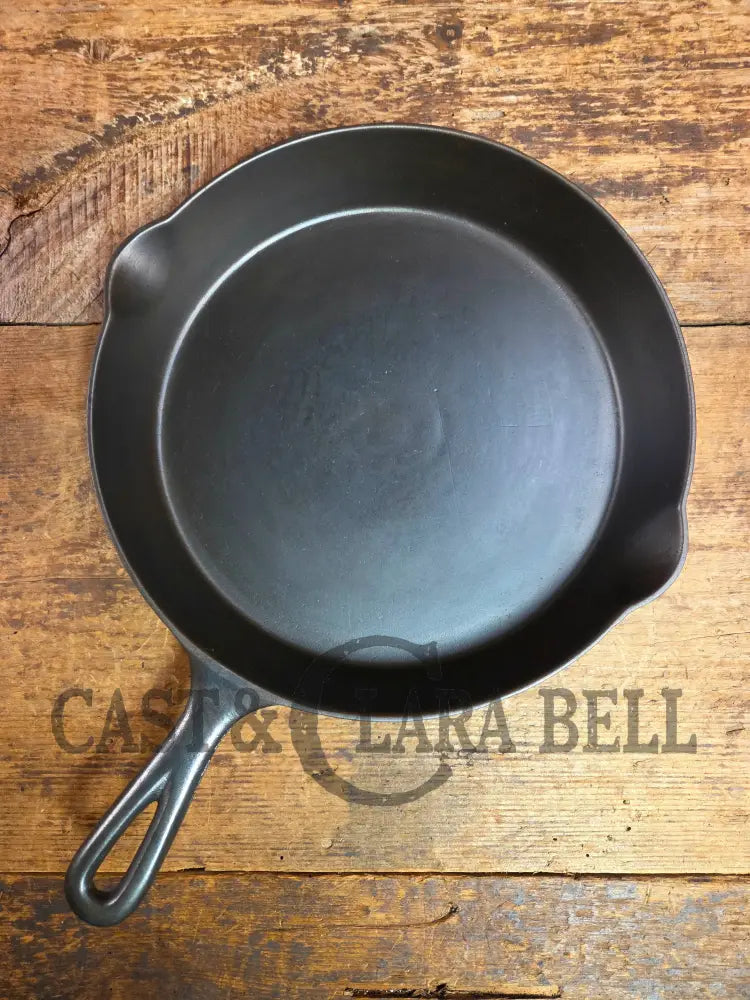 Beautiful piece! 1920βs Favorite Piqua Miami Dual Logo #9 cast iron Skillet with Heat Ring Skillet