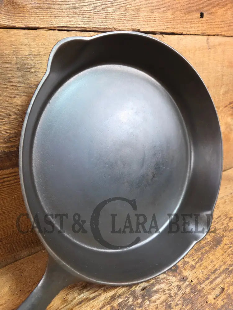 Beautiful piece! 1920βs Favorite Piqua Miami Dual Logo #9 cast iron Skillet with Heat Ring Skillet