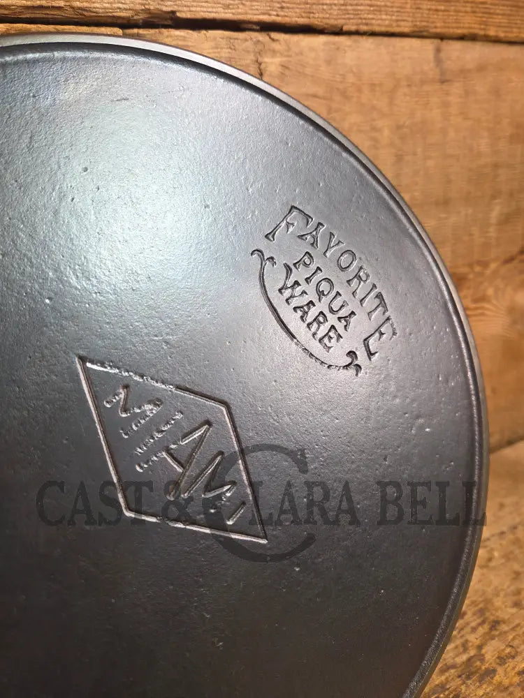 Beautiful piece! 1920βs Favorite Piqua Miami Dual Logo #9 cast iron Skillet with Heat Ring Skillet