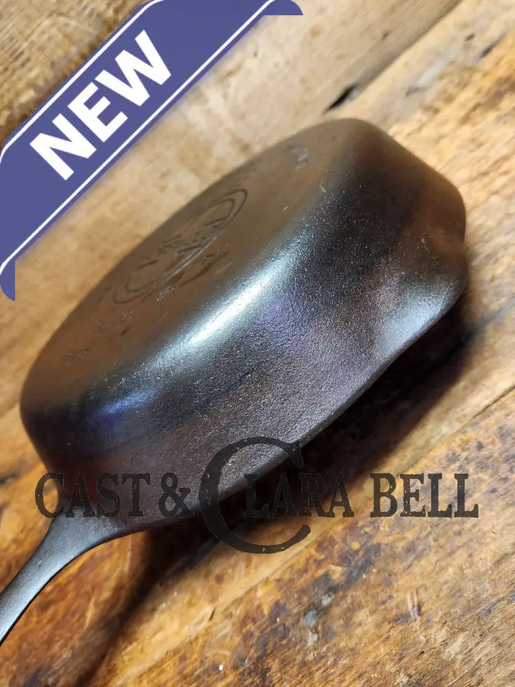 Beautiful piece! 1920’s Griswold #6 Skillet with Large Block Logo 699. Perfect for saute’s and sides. Restored and