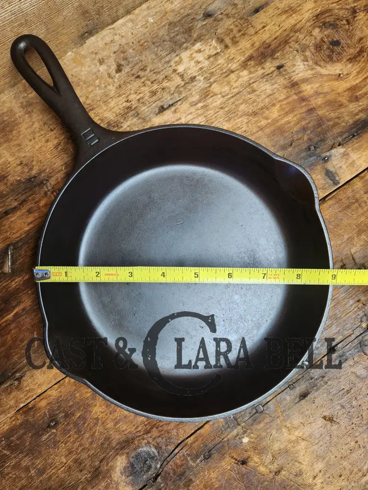 Beautiful piece! 1920’s Griswold #6 Skillet with Large Block Logo 699. Perfect for saute’s and sides. Restored and