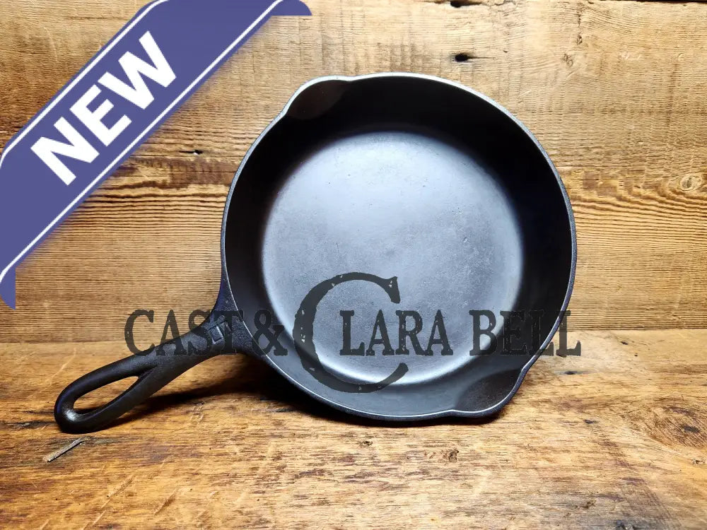 Beautiful piece! 1920’s Griswold #6 Skillet with Large Block Logo 699. Perfect for saute’s and sides. Restored and